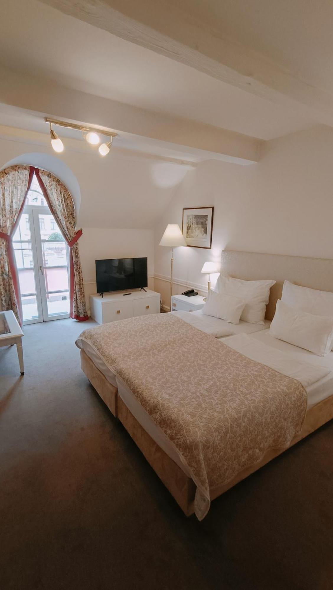 Hotel Embassy Karlovy Vary Dış mekan fotoğraf