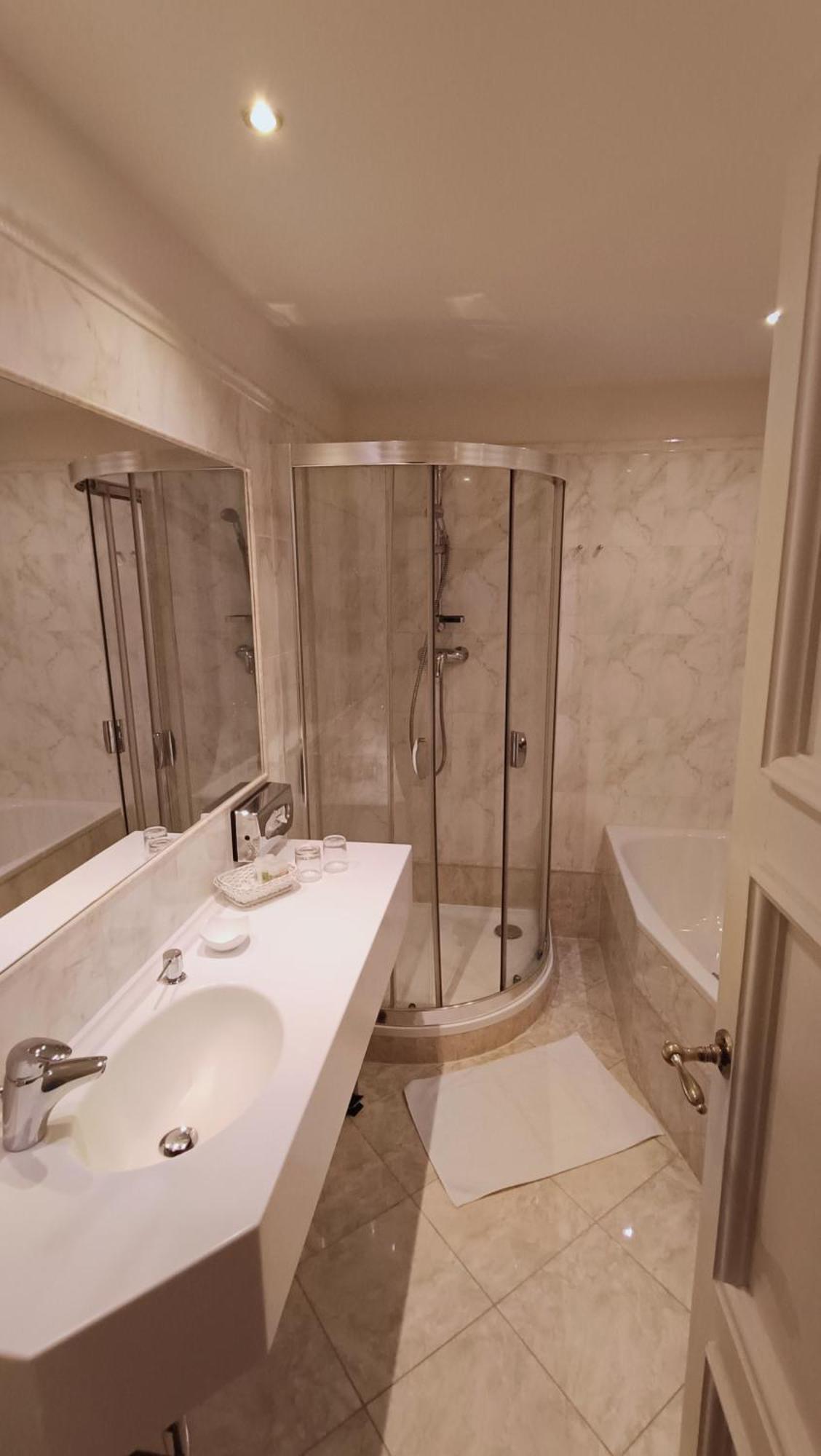 Hotel Embassy Karlovy Vary Dış mekan fotoğraf