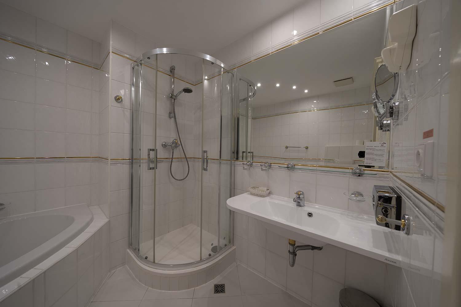 Hotel Embassy Karlovy Vary Dış mekan fotoğraf