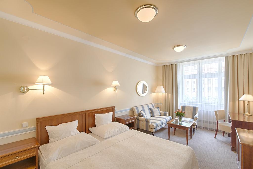 Hotel Embassy Karlovy Vary Dış mekan fotoğraf