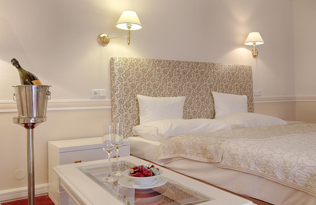 Hotel Embassy Karlovy Vary Dış mekan fotoğraf