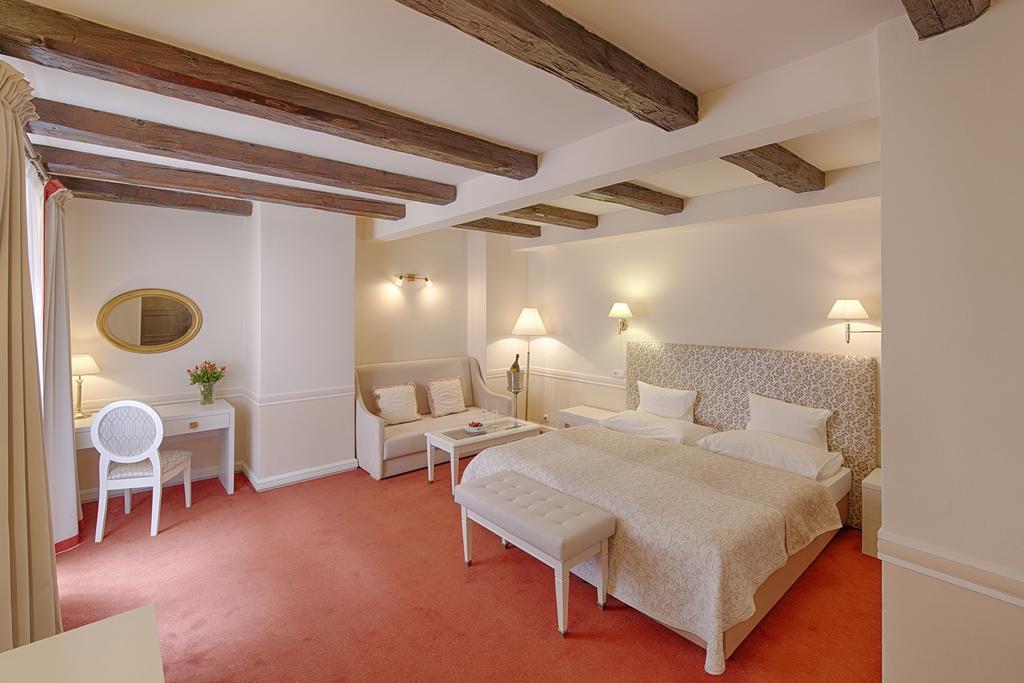 Hotel Embassy Karlovy Vary Dış mekan fotoğraf