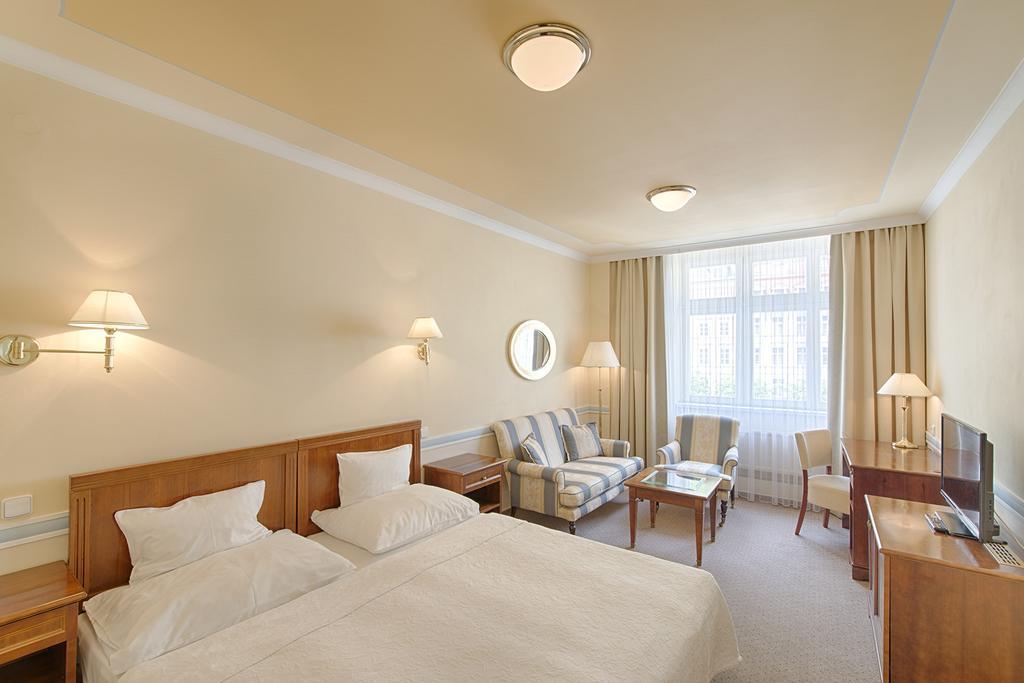 Hotel Embassy Karlovy Vary Dış mekan fotoğraf