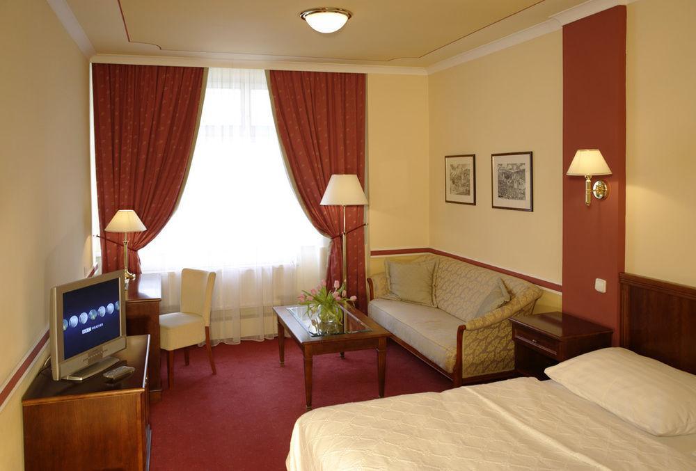 Hotel Embassy Karlovy Vary Dış mekan fotoğraf