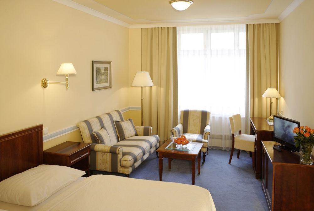 Hotel Embassy Karlovy Vary Dış mekan fotoğraf