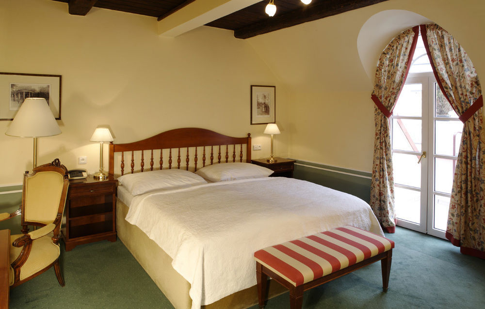 Hotel Embassy Karlovy Vary Dış mekan fotoğraf