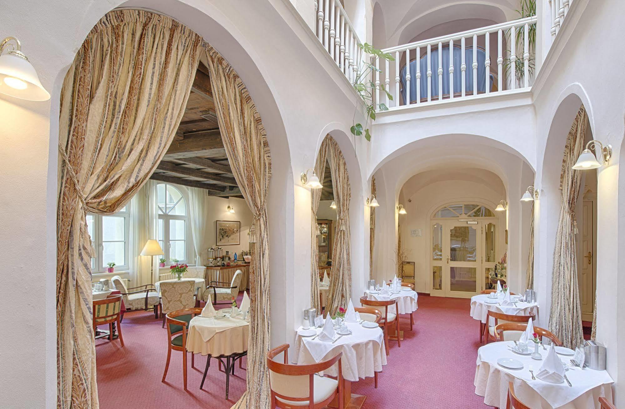 Hotel Embassy Karlovy Vary Dış mekan fotoğraf