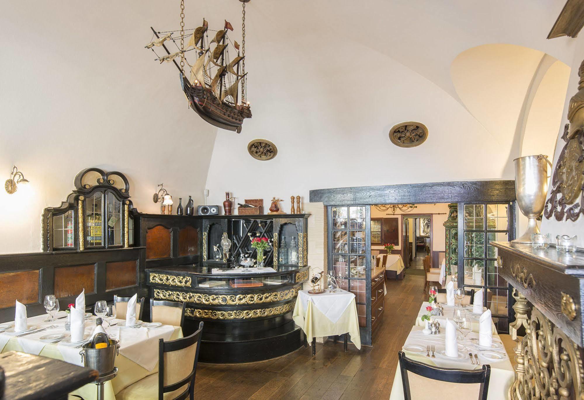 Hotel Embassy Karlovy Vary Dış mekan fotoğraf