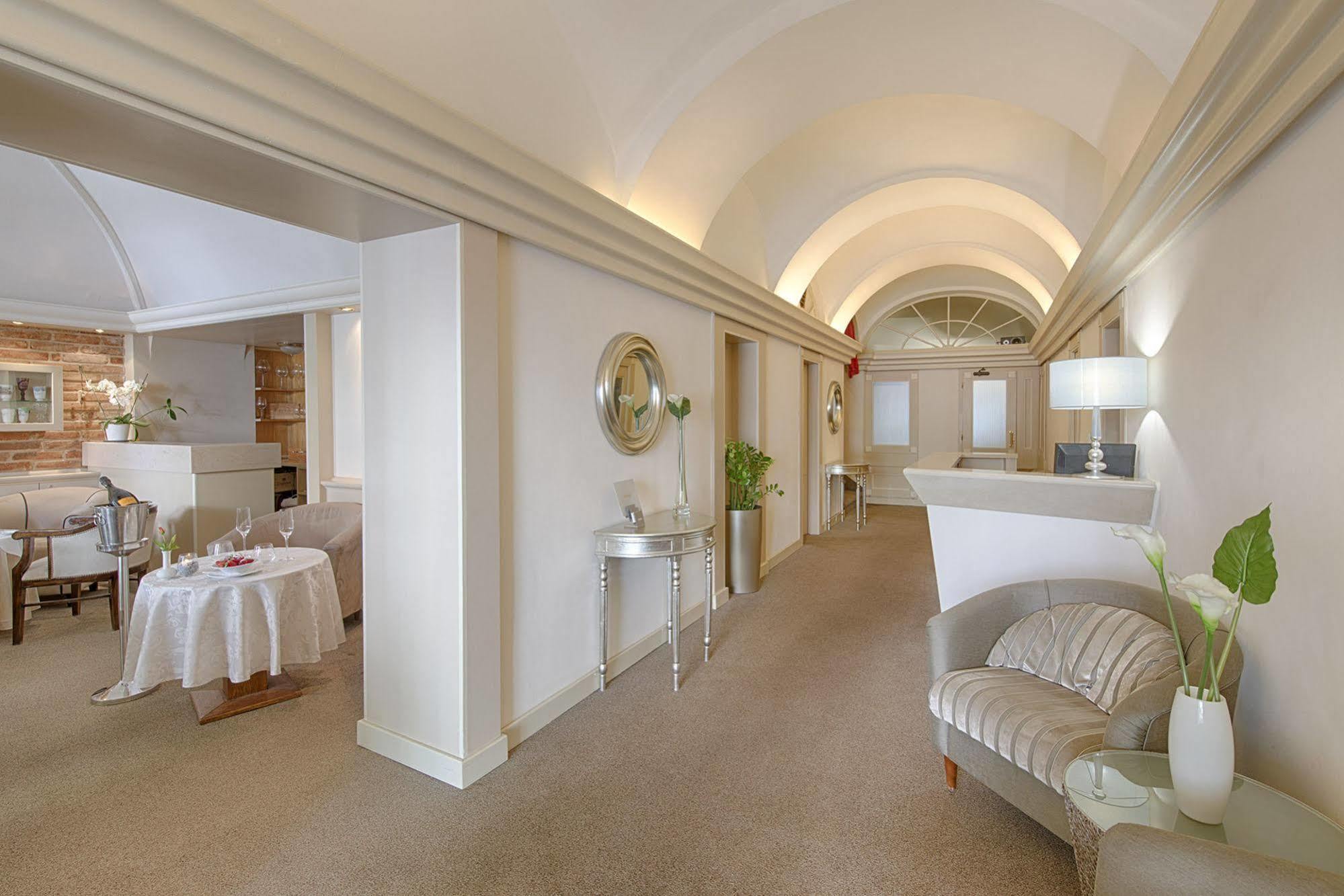Hotel Embassy Karlovy Vary Dış mekan fotoğraf