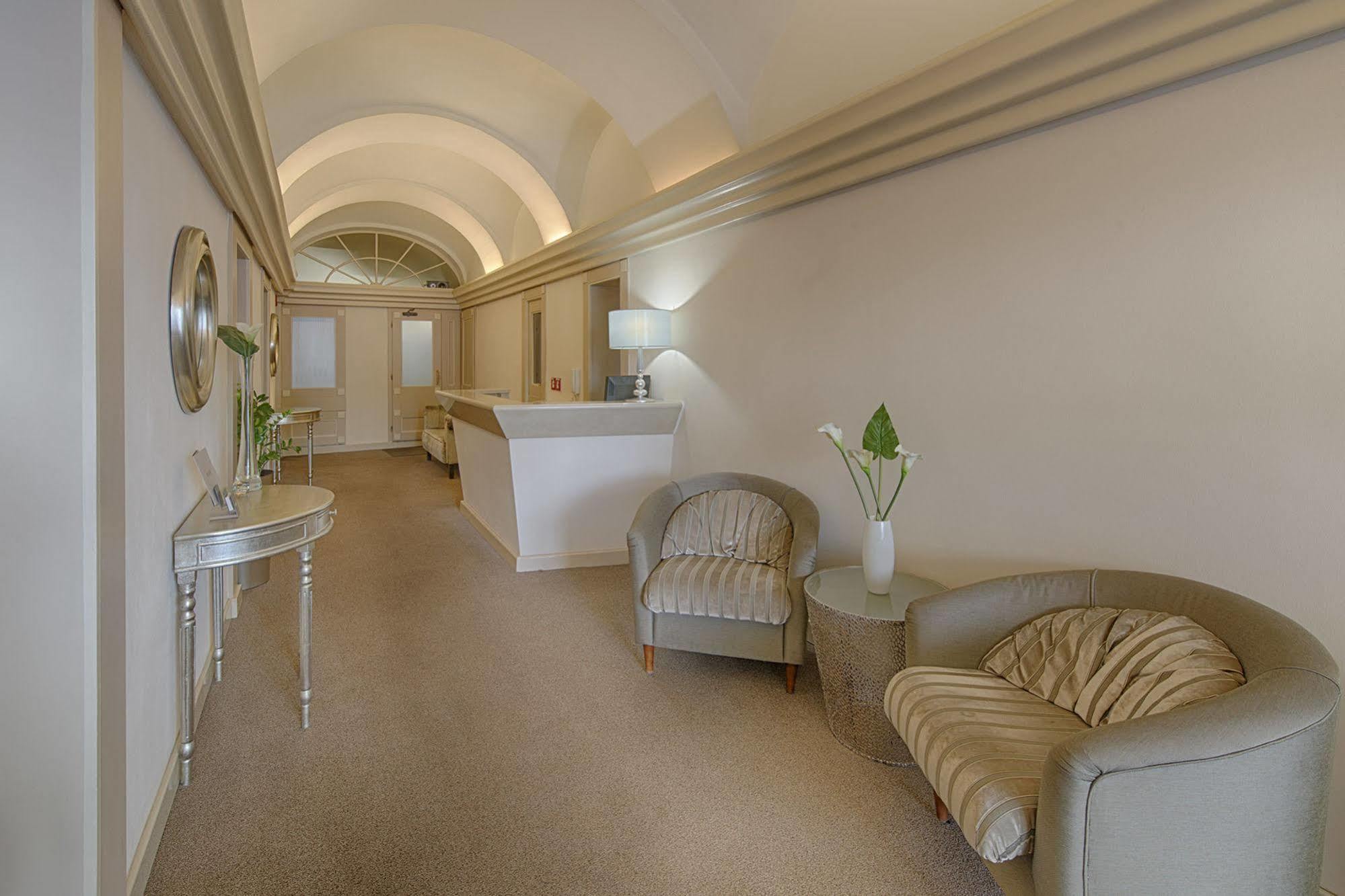 Hotel Embassy Karlovy Vary Dış mekan fotoğraf