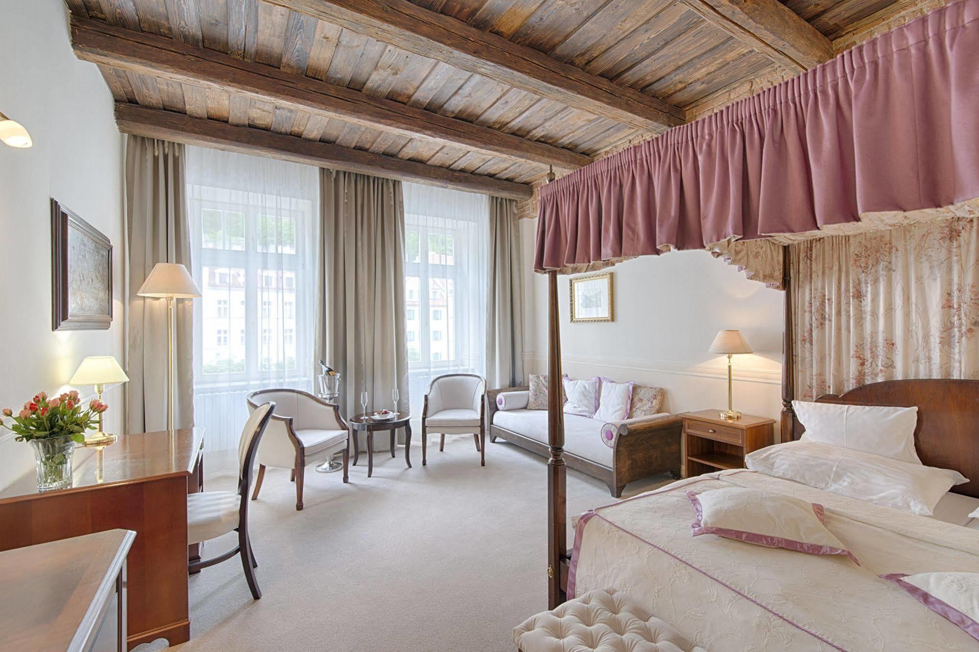Hotel Embassy Karlovy Vary Dış mekan fotoğraf