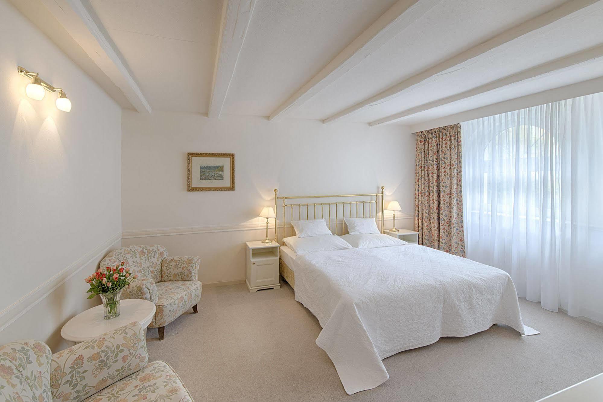Hotel Embassy Karlovy Vary Dış mekan fotoğraf