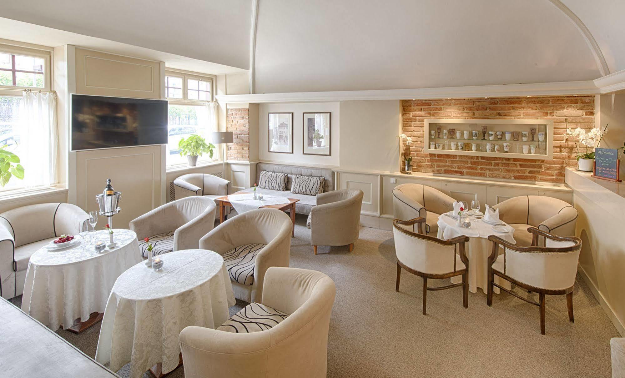 Hotel Embassy Karlovy Vary Dış mekan fotoğraf