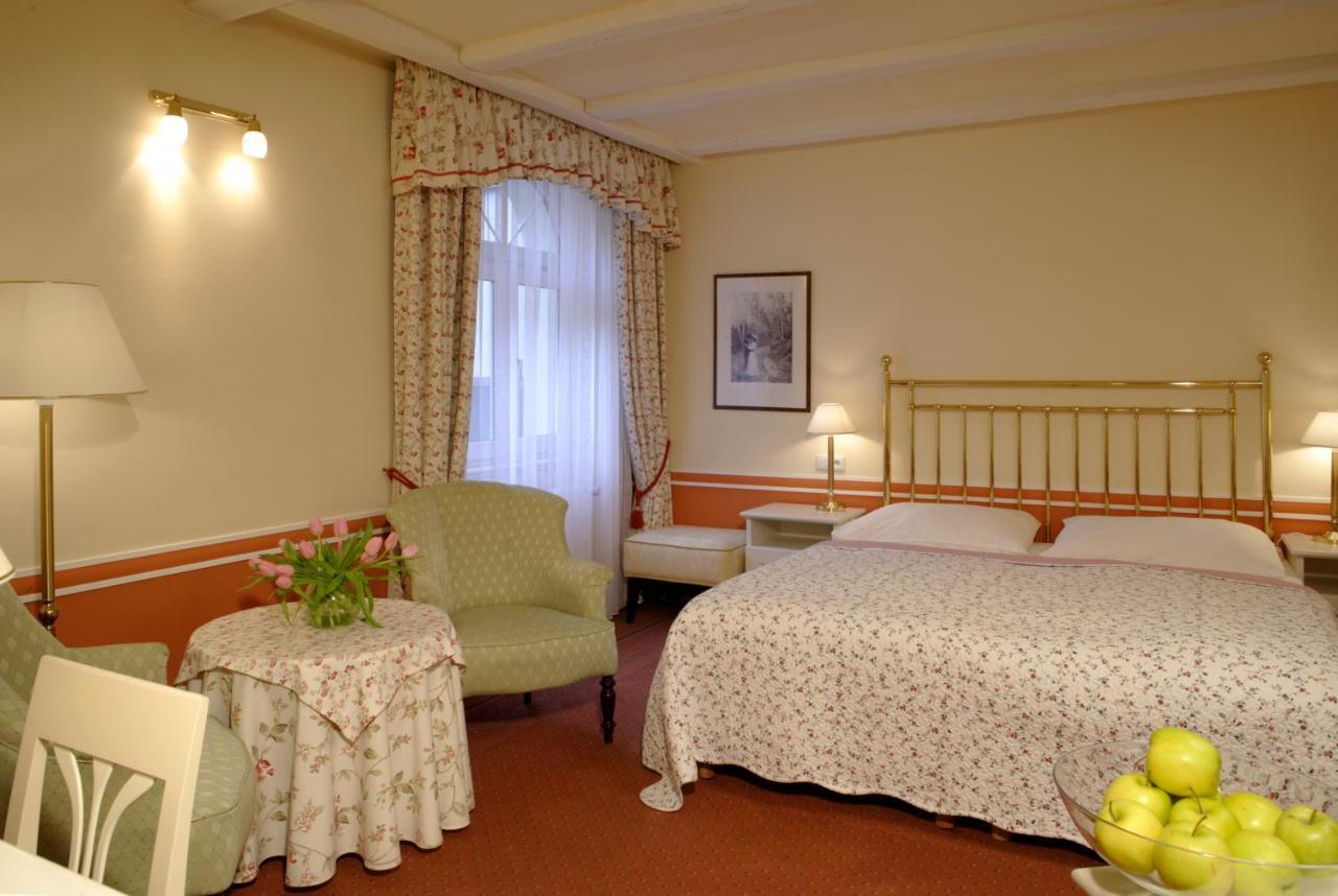 Hotel Embassy Karlovy Vary Oda fotoğraf